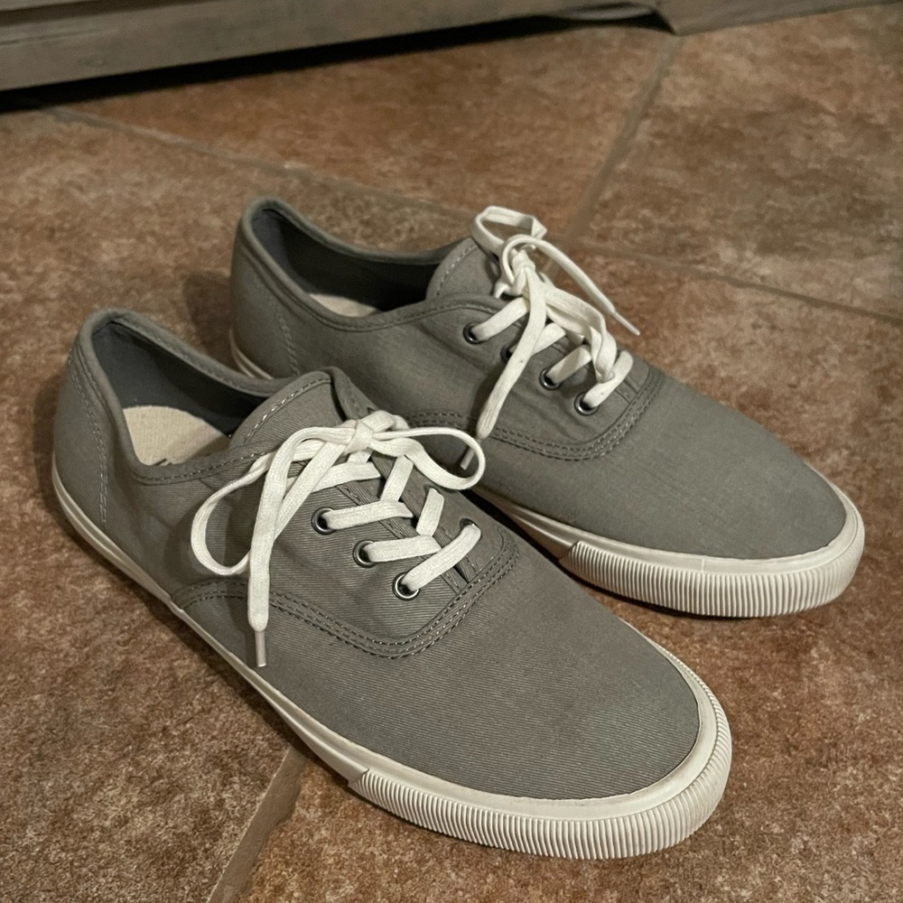 Hollister Canvas Sneakers 8